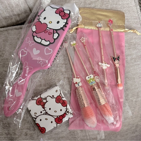 New! Hello Kitty and Friends Pink and Gold Make Up & Hair Accessories Set #LG9 - Picture 1 of 13
